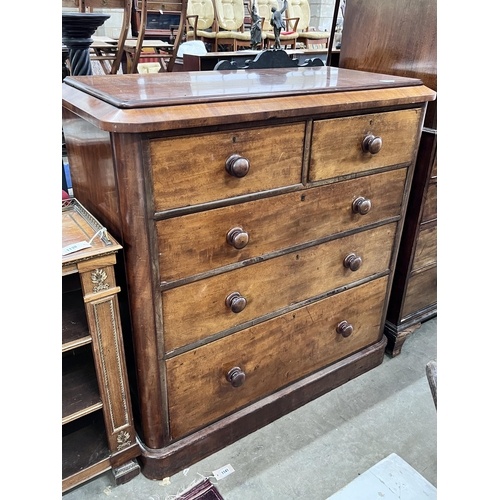 A Victorian mahogany chest of drawers, width 116cm, depth 54...