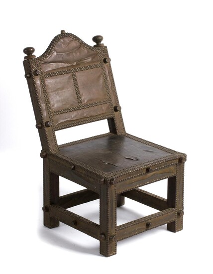 A WOODEN, LEATHER AND METAL CHAIR, ‘ASIPIM’