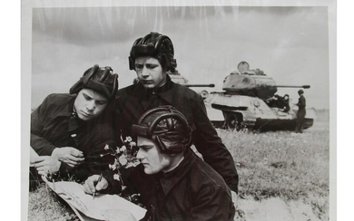 A WWII-PERIOD RUSSIAN BLACK & WHITE PHOTOGRAPH