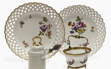 A chocolate pot, handled bowl and two plates with wickerwork - Meissen and Vienna, 2nd half of the 18th century