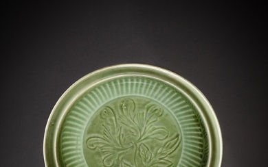 A flutted 'Longquan' celadon-glazed 'flower' charger, Yuan dynasty | 元 龍泉窰青釉花卉紋折沿大盤