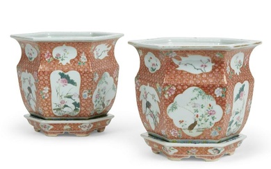 A pair of Chinese Export porcelain jardinieres