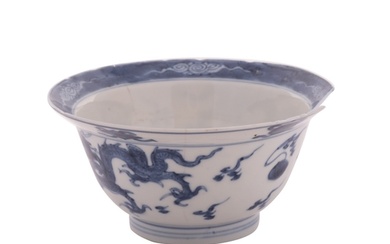A small Chinese blue and white klapmuts bowl painted with dr...