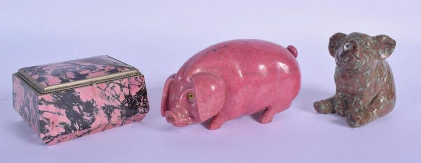 AN UNUSUAL EARLY 20TH CENTURY RUSSIAN CARVED RHODONITE