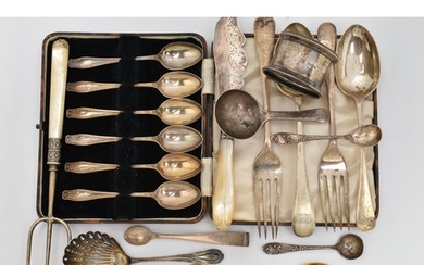 ASSORTED SILVER CUTLERY, to include a cased set of six silve...