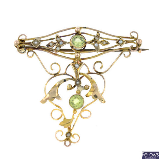 An early 20th century 9ct gold peridot and split pearl brooch.