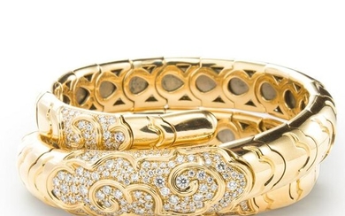 An eighteen karat gold bracelet, 'Onda Serpentine'