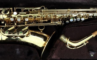 BUFFET CRAMPON - Alto saxophone in E flat, brand Buffet Crampon, excellent condition, well maintained (made in the 80's), with case, tripod and maintenance accessories. Little used.
