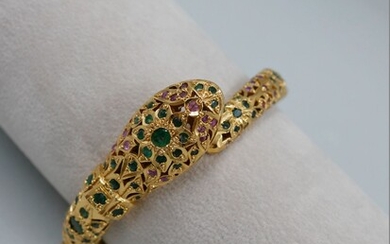 Bracelet jonc en métal doré ajouré figurant... - Lot 40 - Copages Auction Paris