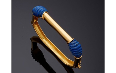 CARTIER Bracelet rigide ouvrant en or jaune 18 carats (750/000) et lapis-lazuli, composé d'un jonc...