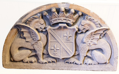 CEMENT ARCHITECTURAL ELEMENT WITH COAT OF ARMS, 20TH C., H 26.5", W 46.5", D 4"