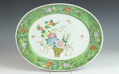 CHINESE EXPORT PORCELAIN OVAL PLATTER. 19th century. Wide apple green...