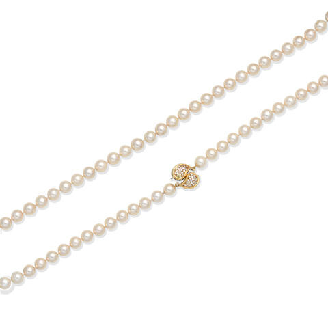 CULTURED PEARL NECKLACE WITH DIAMOND-SET CLASP