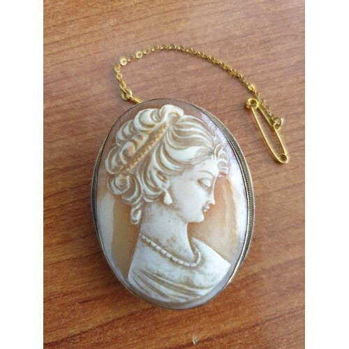 Cameo Broach with 9ct Gold Suround and Safety Chain, Approx ...