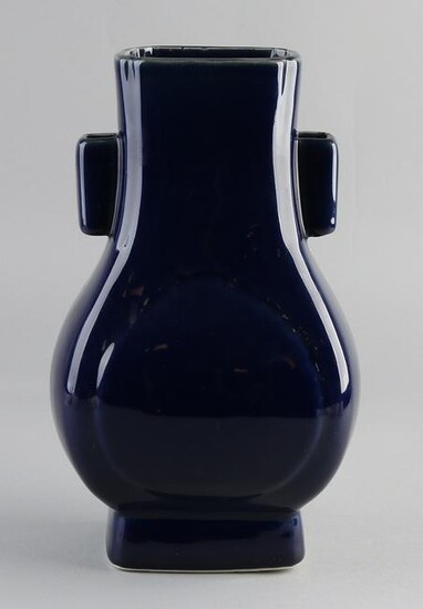 Chinese porcelain vase with blue glaze and bottom mark.