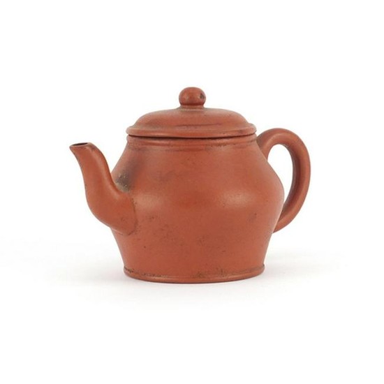 Chinese yixing terracotta teapot, six figure impressed