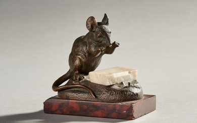 Clovis-Edmond MASSON (1838-1913) "Souris au morceau de fromage" Bronze sur socle de marbre rouge griotte...
