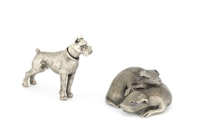 Coppia di cani in argento attribuibili a Buccellati. Dimensione cagnolini 4,0 x 3,5 cm altezza...