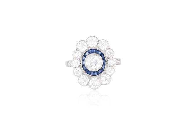 Description AN EARLY 20TH CENTURY SAPPHIRE AND DIAMOND CLUSTER...