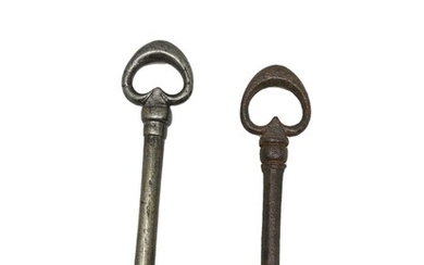 Deux clés. 15, 34 - 12, 76 cm - Lot 40 - Art Richelieu