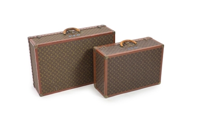 Deux malles valises Louis Vuitton Alzer graduées,. Les deux intérieurs sont marqués LOUIS VUITTON, AVE...