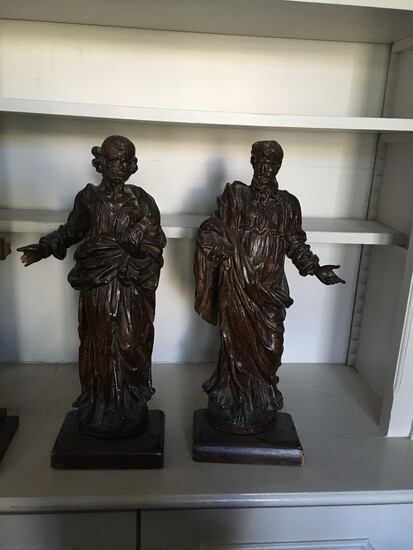 Deux statues de saints personnages en bois