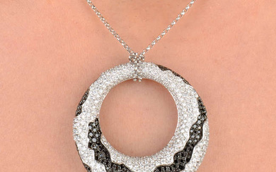 Diamond pendant with chain