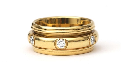Een 18 karaat gouden alliance ring, model Possession, Piaget