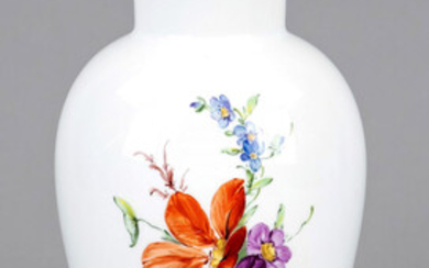 Flower vase, KPM Berlin, mark 1962-1992, 1st choice, red imperial orb mark, form Juventute