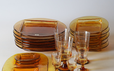 GÖSTA SIGVARD. A 21-piece Lindshammar glass tableware set, second half of the 20th century.