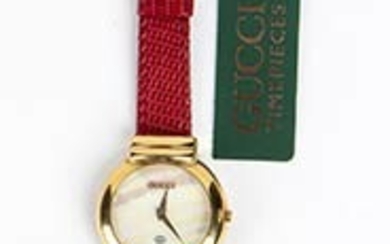 GUCCI WOMEN WRISTWATCH 80s A Gucci 5300L gold plated steel...