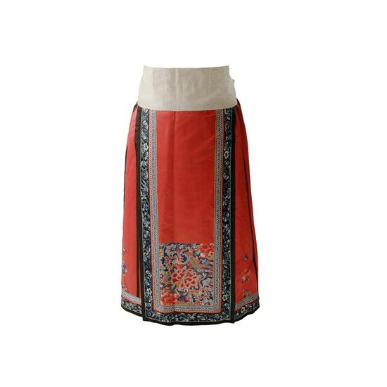 HAN CHINESE WOMAN'S EMBROIDERED RED SILK PLEATED SKIRT