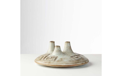 Huguette Bessonne (née en 1929) Vase pique-fleurs Céramique émaillé Signé ‘H.Bessonne’ et situé à Vallauris...