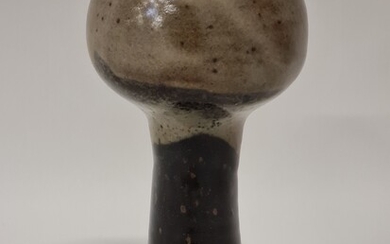Jacky COVILLE (né en 1936), Vase bulbé en grès vernissée dans les tons beiges et...