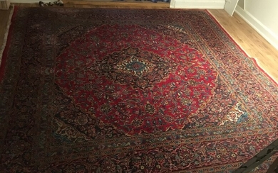Keshan carpet, Persia. Classical medallion design on red field. 20th century, second half. 360×295 cm.