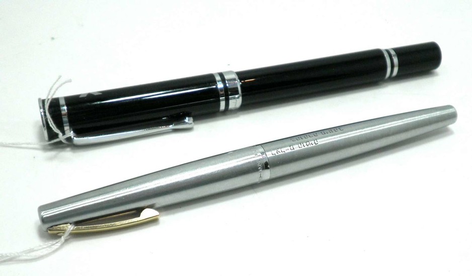 Lot 2 fountain pens: Sheaffer and Pierre Cardin