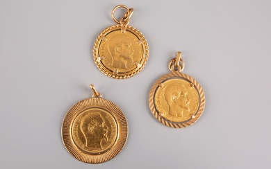 Lot de 3 pendentifs en or jaune 18K 75°°/°° sertis de pièces de 20 francs...