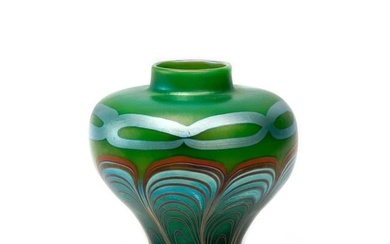 Lundberg Studios Pulled Feather Iridescent Art Glass Vase 1976