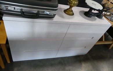 Modern white gloss 6 drawer low boyCondition Report There is...
