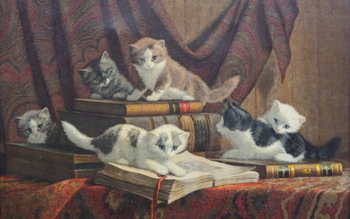 Nieuwsgierige kittens op een stapel boeken