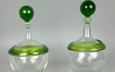 PAIR OF JOEL PHILIP MYERS GLASS DECANTERS Illinois, 20th Century Heights 11.5".