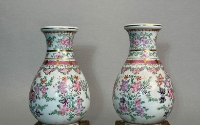 Pair Of Chinese Export Vases, 19th/20th Century