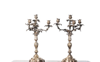 Paire de chandeliers en bronze argenté éclairant... - Lot 40 - Alexandre Landre Beaune