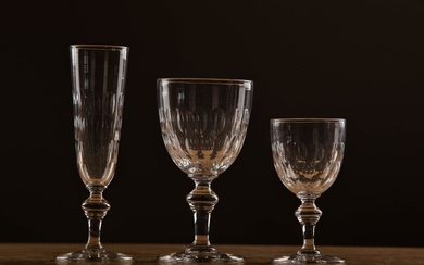 Partie de service de verres en cristal facetté... - Lot 340 - Métayer-Mermoz Maison de Ventes aux Enchères Nevers