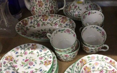 Quantity of Minton Haddon Hall pattern china