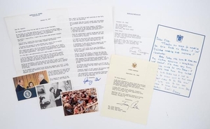 REAGAN, NANCY Autograph letter signed to Oleg Cassini.