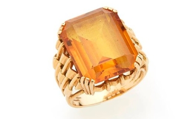 Ring in 18K (750/°°) yellow gold, decorated with...