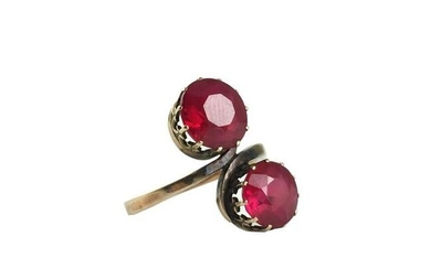 Ring in red gold with two synthetic rubies