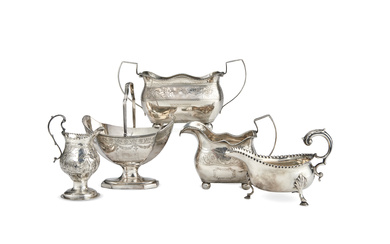 Silver lot composed of: gravy boat, sugar bowl, milk can, basket with handle and small spill. England, 18th/19th century (g…