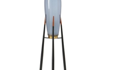 Svend Aage Holm Sørensen: A black metal and teak tripod floor lamp, inner opal glass shade and exterior blue glass shade. H. 138 cm.